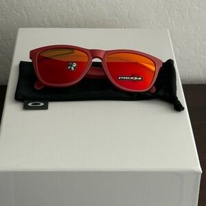 NWT Unisex Oakley Frogskins Sunglasses - Red Frame Prizm Ruby Lens - 009013 C855